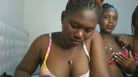 Snapshot of fine_melanie chatting on October 15, 7:04 pm melanie online show from October 15, 7:04 pm