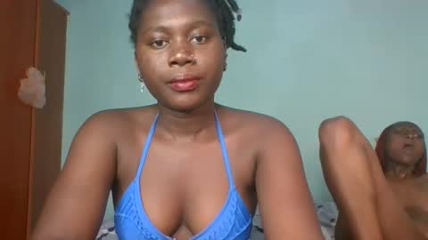 Snapshot of fine_melanie chatting on February 16, 6:10 am melanie online show from February 16, 6:10 am