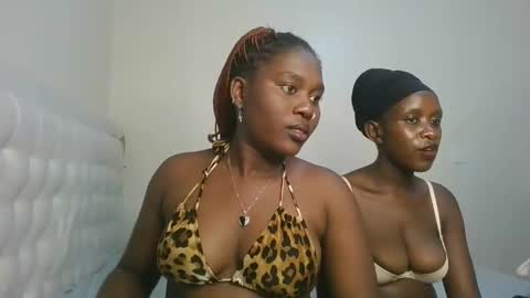 Snapshot of fine_melanie chatting on October 16, 7:13 pm melanie online show from October 16, 7:13 pm