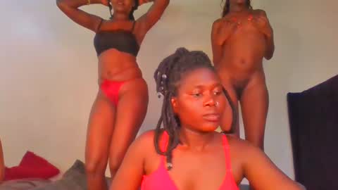 Snapshot of fine_melanie chatting on February 1, 6:32 am melanie online show from February 1, 6:32 am