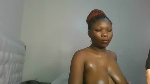 Snapshot of fine_melanie chatting on October 13, 10:06 am melanie online show from October 13, 10:06 am