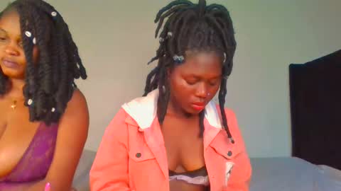 Snapshot of fine_melanie chatting on January 27, 2:10 am melanie online show from January 27, 2:10 am