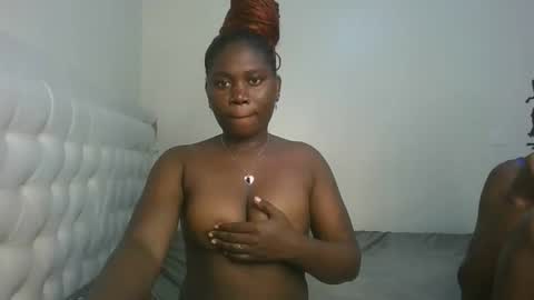 Snapshot of fine_melanie chatting on October 19, 9:41 pm melanie online show from October 19, 9:41 pm