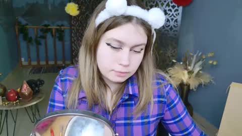 fiora online show from March 9, 8:18 am