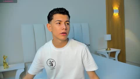 Nicolas online show from November 6, 1:47 pm