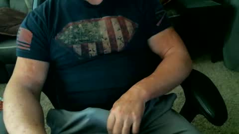 fitguy40 online show from December 11, 9:01 pm