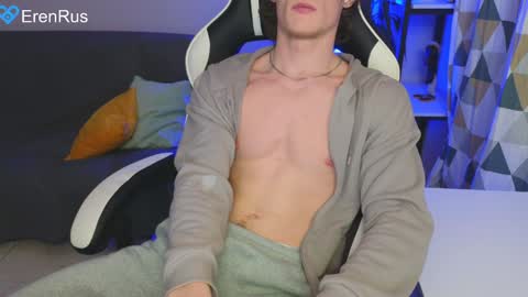 Snapshot of fixsicki chatting on December 7, 12:36 am Eren.  online show from December 7, 12:36 am