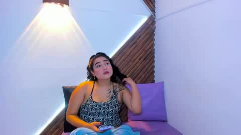 fkndream18 online show from June 8, 1:50 am