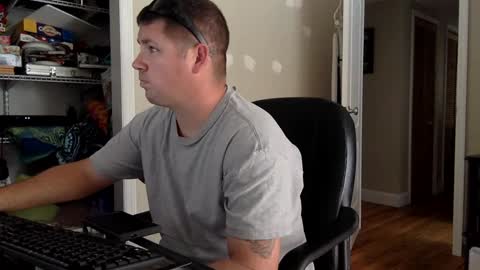 Snapshot of flguy_mike chatting on February 5, 7:31 pm FL guy online show from February 5, 7:31 pm