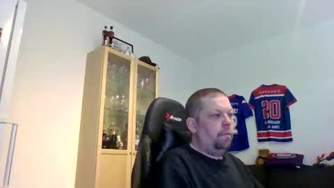 fluffy_espen online show from March 28, 7:32 am