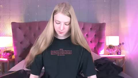 Mia online show from October 9, 9:53 pm