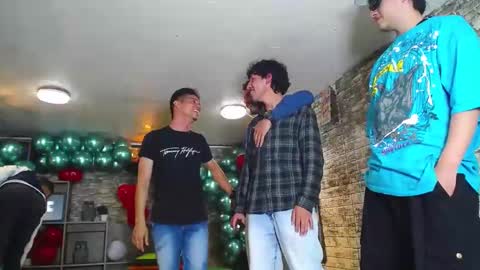 Snapshot of flyckers chatting on February 19, 7:05 pm flyckers online show from February 19, 7:05 pm