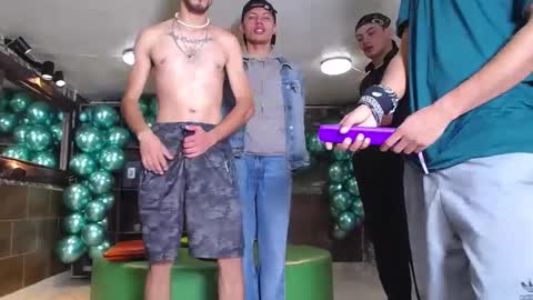 Snapshot of flyckers chatting on February 14, 12:03 pm flyckers online show from February 14, 12:03 pm