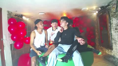 Snapshot of flyckers chatting on March 4, 9:11 pm flyckers online show from March 4, 9:11 pm