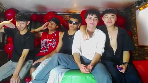 Snapshot of flyckers chatting on March 7, 9:27 pm flyckers online show from March 7, 9:27 pm