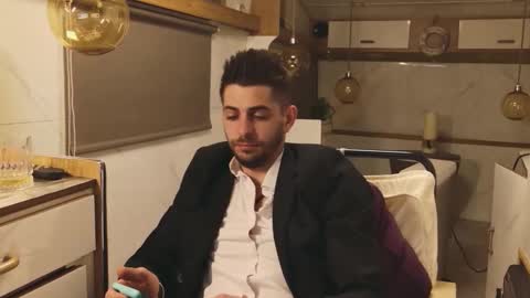 independent model online show from March 9, 8:02 pm