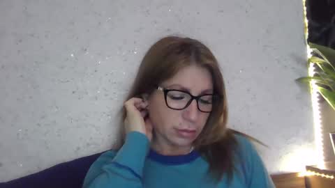 Snapshot of fox_red_lady7 chatting on February 8, 11:44 am fox_red_lady7 online show from February 8, 11:44 am