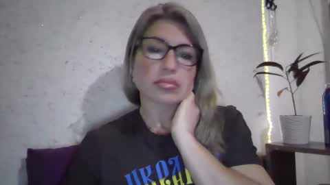 fox_red_lady7 online show from January 9, 4:45 pm