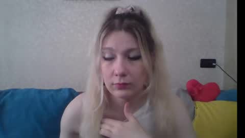 foxy_bright online show from April 22, 9:38 am