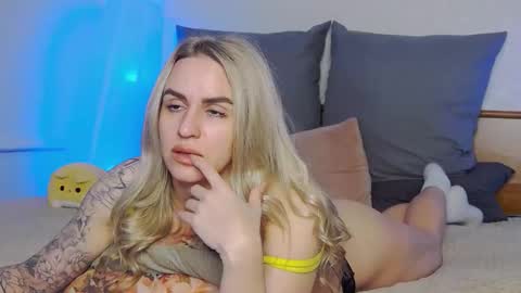 Foxy Kimmi online show from April 15, 6:50 am