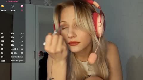 Kate online show from December 17, 9:49 am