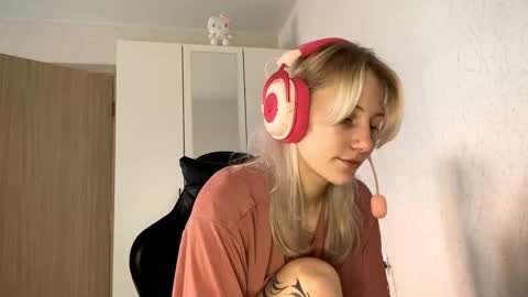 Kate online show from November 17, 8:06 am