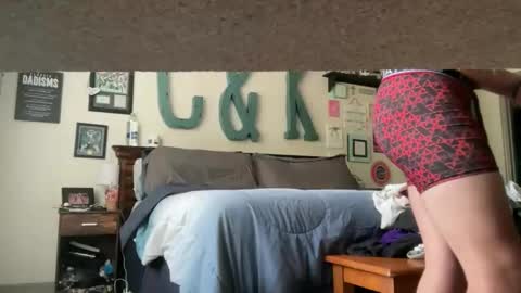 Snapshot of fp004 chatting on December 4, 5:45 pm fp004 online show from December 4, 5:45 pm