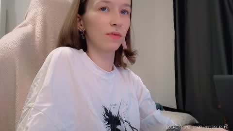 fran_bow online show from December 24, 4:40 pm