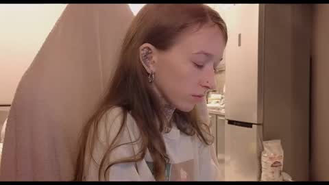 fran_bow online show from November 24, 9:41 am