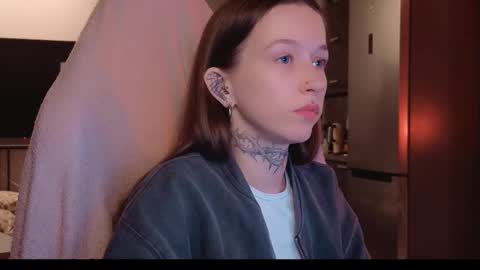 fran_bow online show from February 22, 10:12 pm