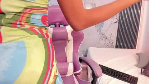 Laura online show from June 4, 7:31 pm