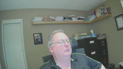 Snapshot of frankie6207 chatting on January 3, 8:43 am frankie6207 online show from January 3, 8:43 am