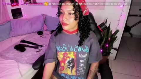 Snapshot of freaky_lia chatting on February 26, 2:08 am Lia Gomez online show from February 26, 2:08 am