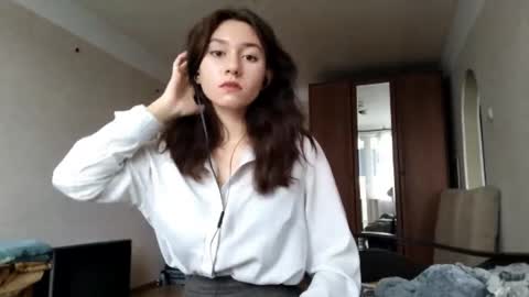 Mia online show from October 17, 9:13 am