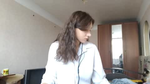 Mia online show from October 23, 9:22 am