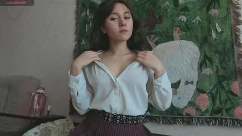 Mia online show from June 2, 5:31 am