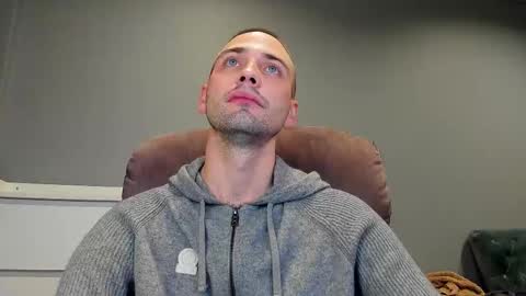 Andrew online show from December 3, 9:15 pm