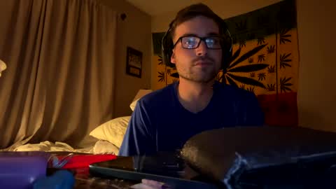 Snapshot of freezeskiii chatting on September 16, 3:41 am freezeskiii online show from September 16, 3:41 am