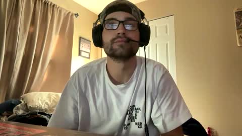 Snapshot of freezeskiii chatting on September 24, 1:40 pm freezeskiii online show from September 24, 1:40 pm