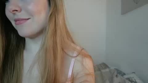 frenchbarbie26 online show from April 28, 3:22 am