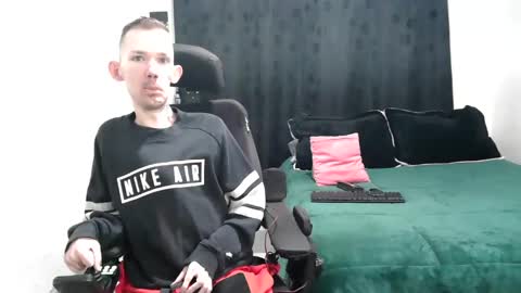 Snapshot of frenchroulette chatting on March 3, 9:44 am Thomas y Sophia online show from March 3, 9:44 am