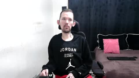 Snapshot of frenchroulette chatting on February 23, 9:44 am Thomas y Sophia online show from February 23, 9:44 am