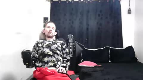 Snapshot of frenchroulette chatting on December 16, 1:31 am Thomas y Sophia online show from December 16, 1:31 am