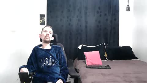 Snapshot of frenchroulette chatting on December 21, 11:11 am Thomas y Sophia online show from December 21, 11:11 am