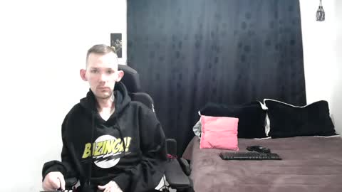 Snapshot of frenchroulette chatting on January 4, 12:16 pm Thomas y Sophia online show from January 4, 12:16 pm