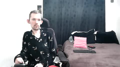 Snapshot of frenchroulette chatting on February 20, 8:28 am Thomas y Sophia online show from February 20, 8:28 am