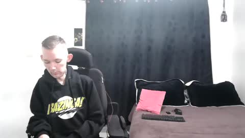 Snapshot of frenchroulette chatting on December 31, 12:04 pm Thomas y Sophia online show from December 31, 12:04 pm