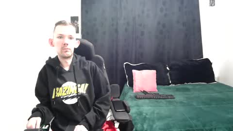 Snapshot of frenchroulette chatting on March 6, 9:47 am Thomas y Sophia online show from March 6, 9:47 am