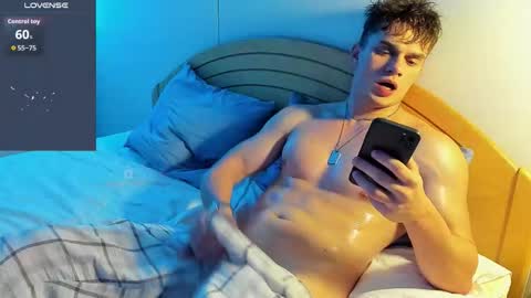 Snapshot of fresh_b1ood chatting on October 5, 8:38 pm Alex or Andrzej online show from October 5, 8:38 pm