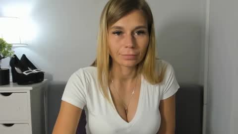 freyanaughty69 online show from July 24, 9:23 pm